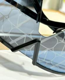 Picture of Valentino Sunglasses _SKUfw66121522fw